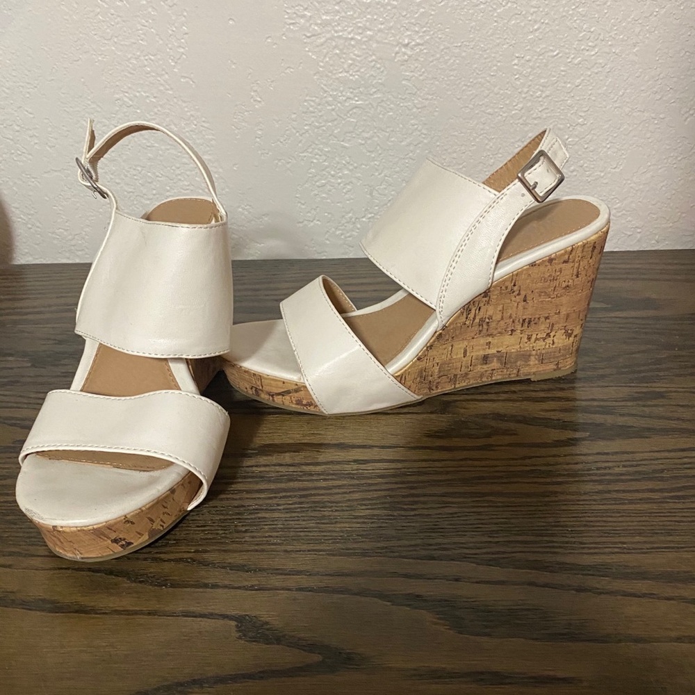 Apt 9 white Wedge